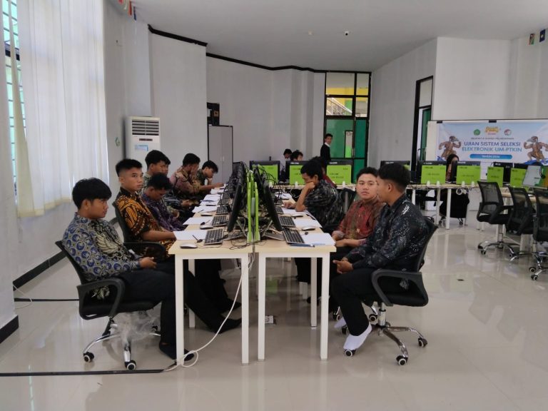 Memanfaatkan Ruang Diskusi di Perpustakaan